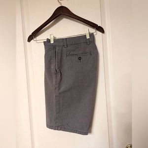 Men’s Old Navy Ultimate Slim Gray Shorts (Size 28)
